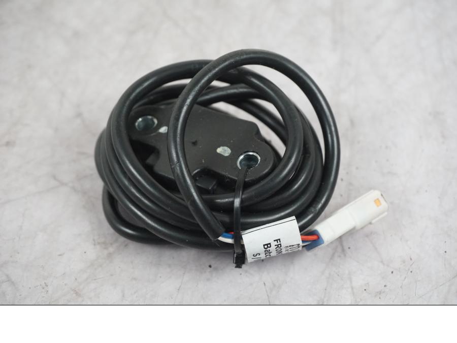 Snett nerifrån på Nivåsensor från en Ducati Multistrada V4 -2024 motorcykel.