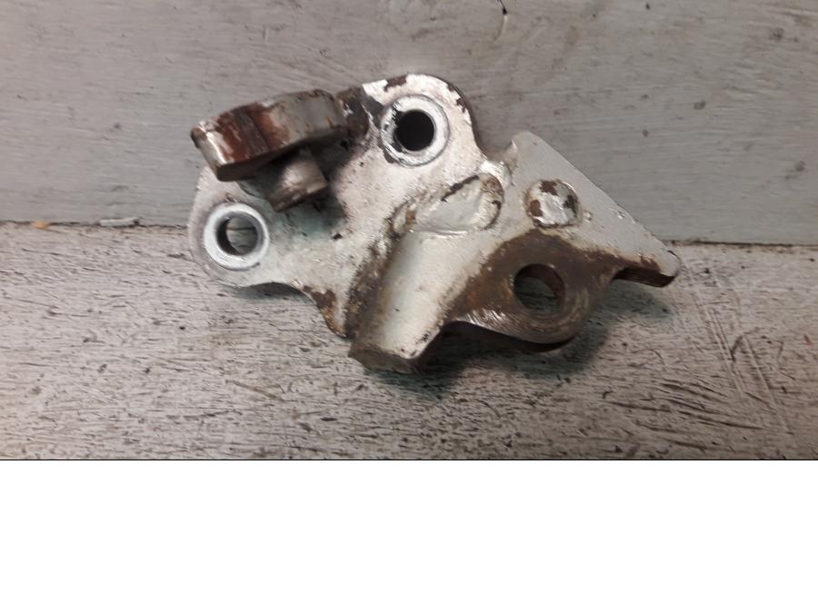 Framsidan på Fotpinnefäste från en Honda XL 600 V -1994 motorcykel.