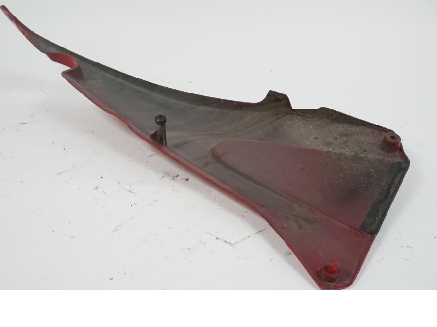 Snett nerifrån på Sidopanel från en BMW F 650 -1998 motorcykel.