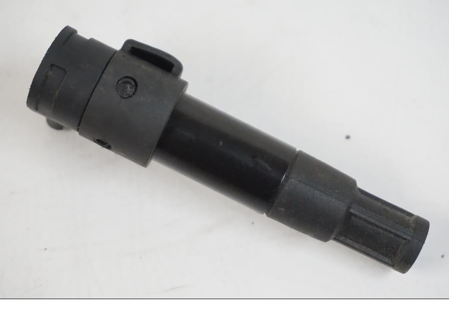 Snett uppifrån på Tändspole från en BMW F 650 CS -2002 motorcykel.