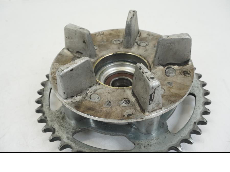 Extrabild1 på Drevfäste från en Triumph TT 600 -2002 motorcykel.