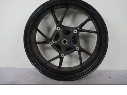 Höger sida på Fälg från en BMW F 800 R -2018 motorcykel.