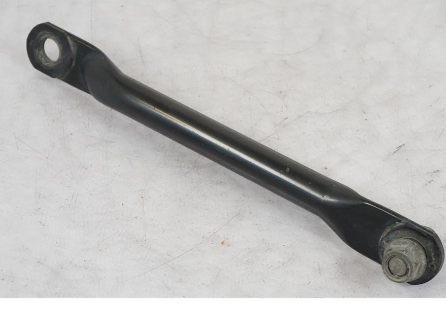 Vänster sida på Bromslänkage från en Suzuki VL 800 -2002 motorcykel.