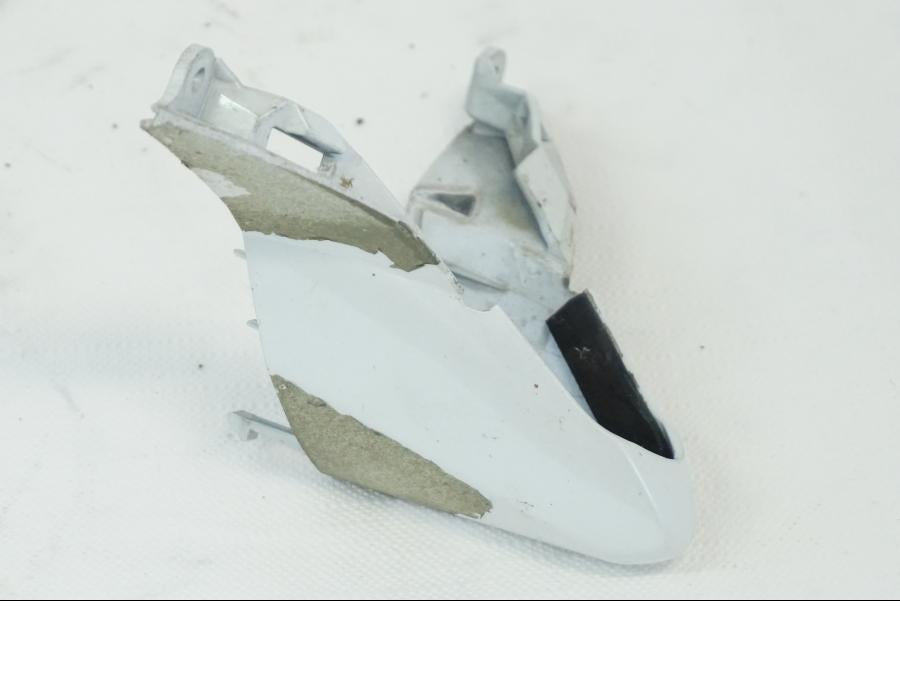 Framsidan på Toppkåpa från en Yamaha YZF R6 -2006 motorcykel.