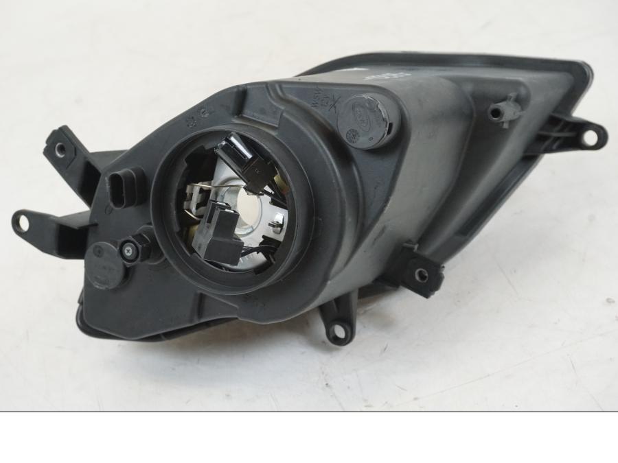 Snett uppifrån på Strålkastare från en BMW S 1000 XR -2014 motorcykel.