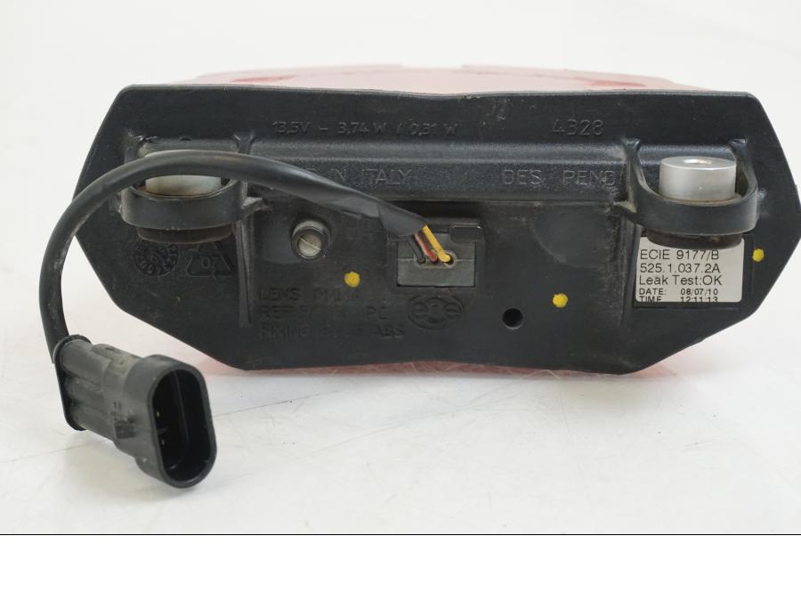 Extrabild1 på Baklampa från en Ducati Streetfighter S -2011 motorcykel.