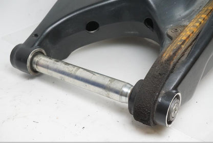 Snett nerifrån på Sving från en H-D Adventure Pan America Special RA1250S -2021 motorcykel.