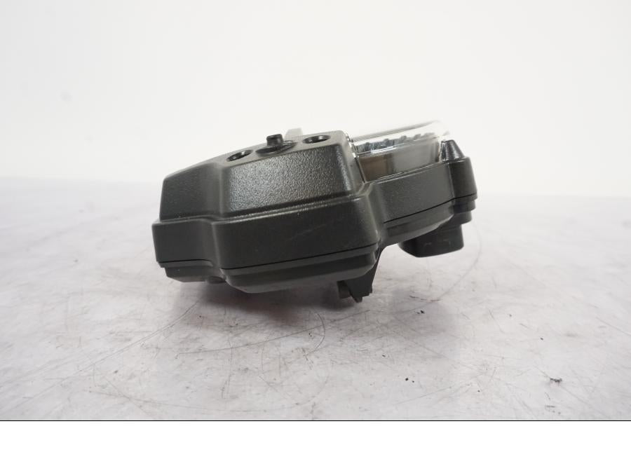 Snett nerifrån på Instrumentpanel från en Kawasaki ER-6N -2012 motorcykel.