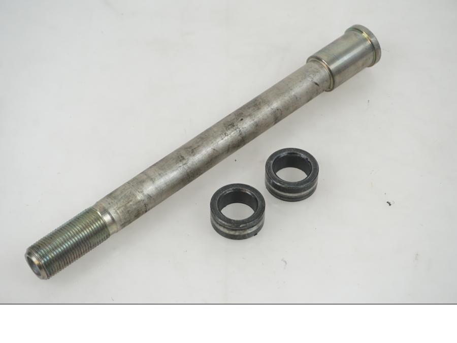 Framsidan på Axel från en Kawasaki Z 1000 -2014 motorcykel.