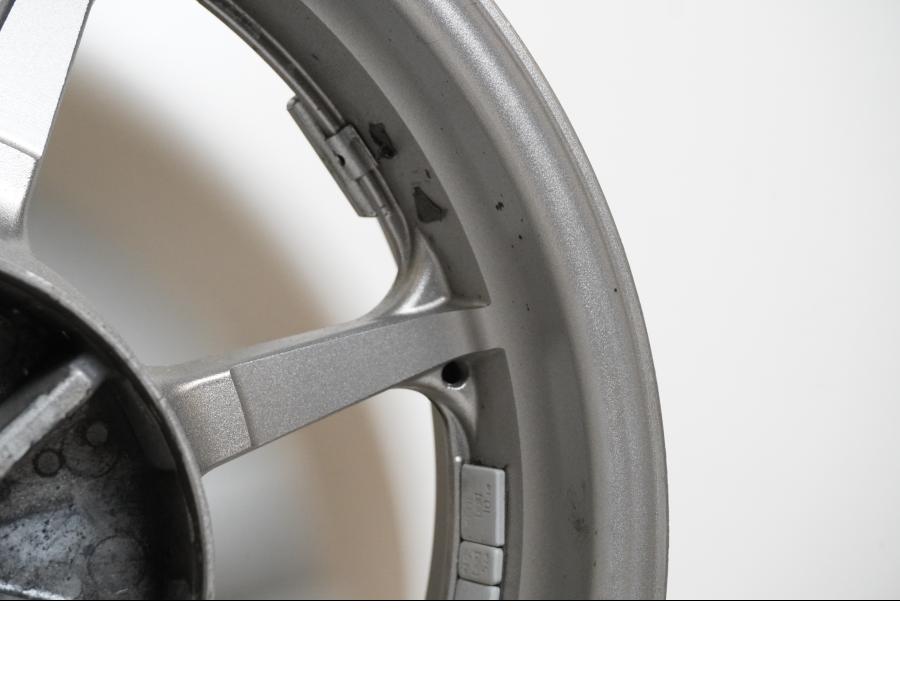 Extrabild5 på Fälg från en Yamaha XVS 1300 -2008 motorcykel.