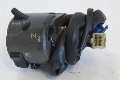 Vänster sida på Styrelreglage från en Yamaha YZF 1000 R -1997 motorcykel.