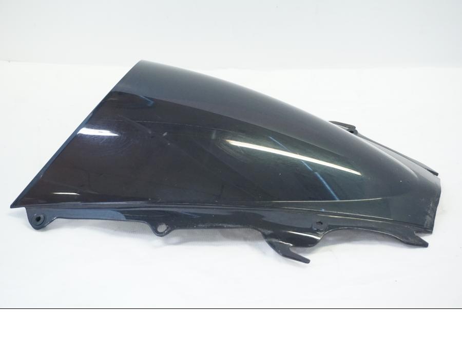 Baksidan på Vindruta från en Triumph Daytona 675 -2010 motorcykel.