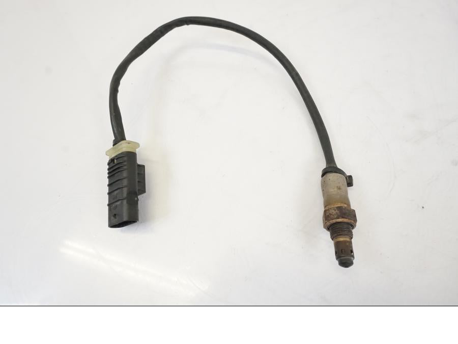 Vänster sida på Lambdasond från en BMW R 1250 GS -2019 motorcykel.