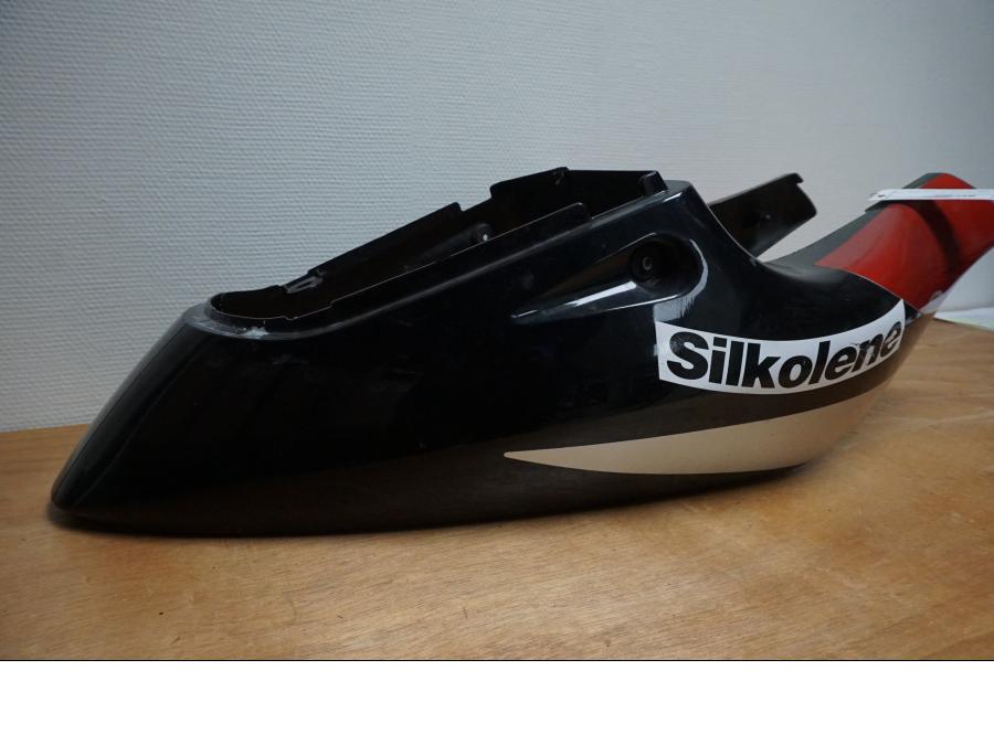 Baksidan på Bakvinge från en Suzuki GSX-R 750 -1998 motorcykel.