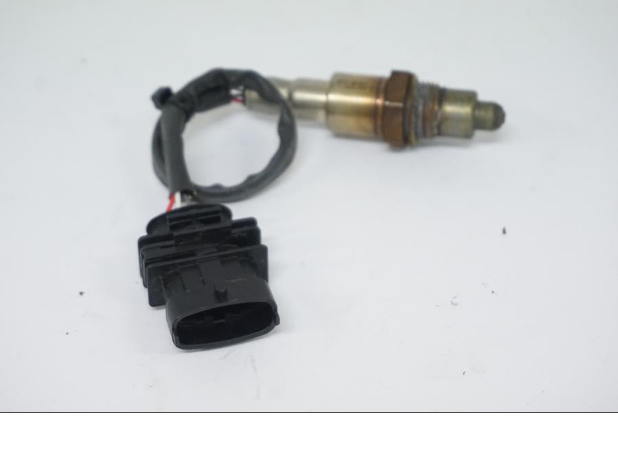 Snett uppifrån på Lambdasond från en Ducati Desert X -2022 motorcykel.