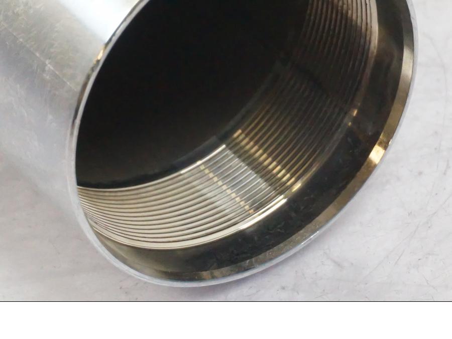 Snett nerifrån på Gaffelben från en Kawasaki ZX-6R -1998 motorcykel.