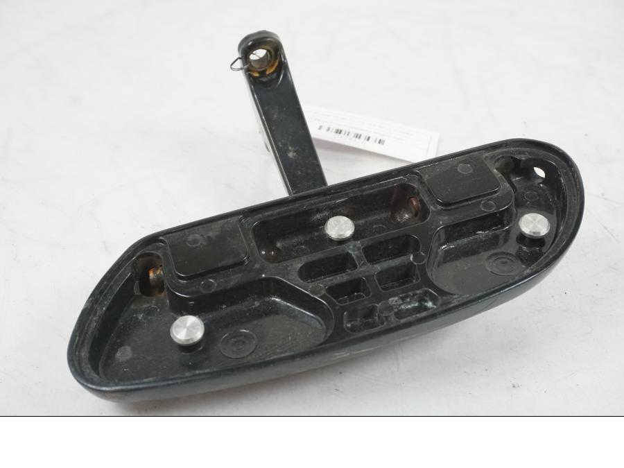 Baksidan på Fotpinneplatta från en H-D Street Glide FLHX -2012 motorcykel.