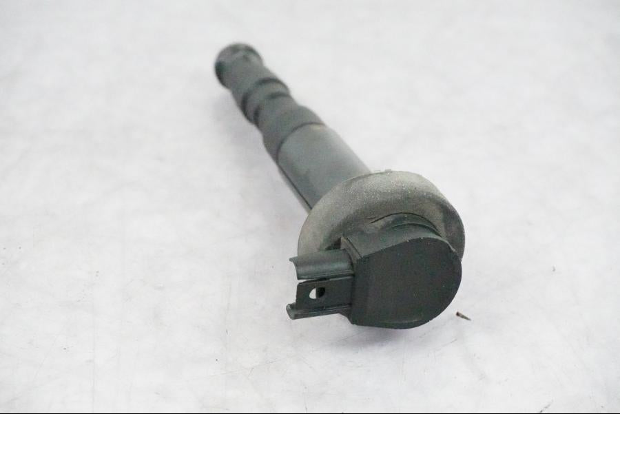 Baksidan på Tändspole från en BMW K 1200 S -2005 motorcykel.