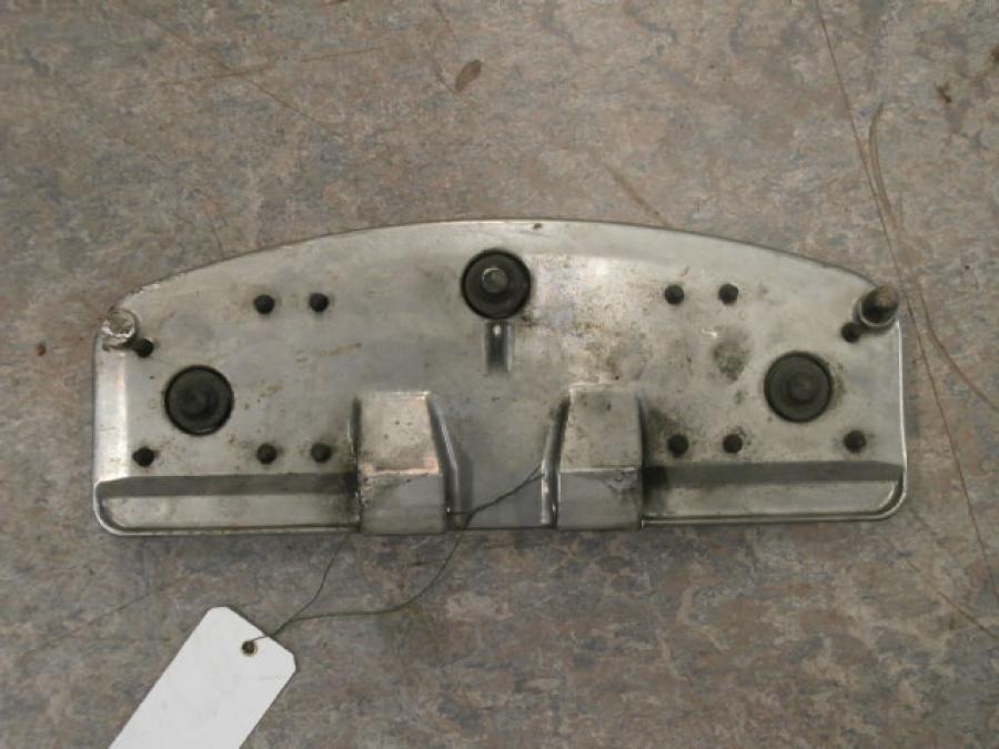 Baksidan på Fotplatta från en Suzuki VLR 1800 -2008 motorcykel.