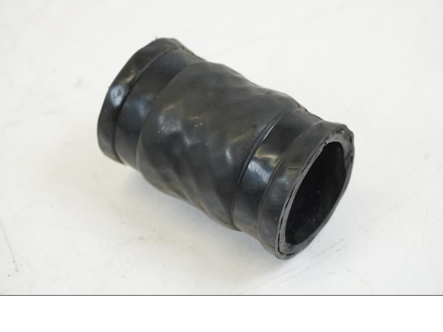 Snett nerifrån på Vattenkyl Slang Set från en Yamaha YZF 1000 R1 -2009 motorcykel.