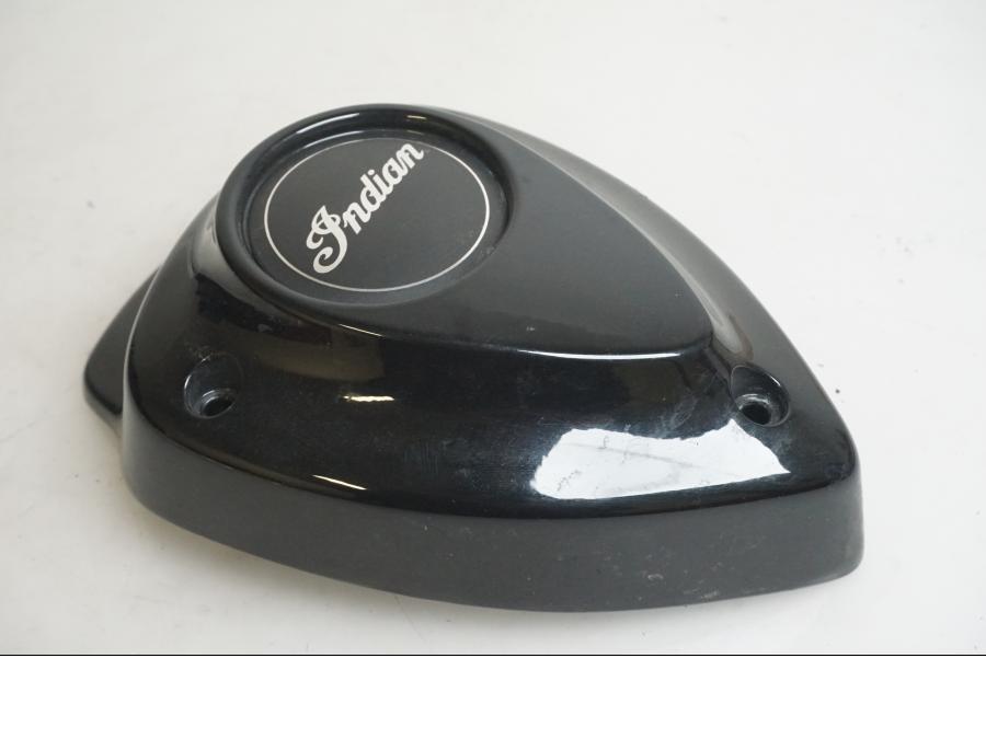 Framsidan på Tändspole Kåpa från en Indian Chieftain Dark Horse -2019 motorcykel.