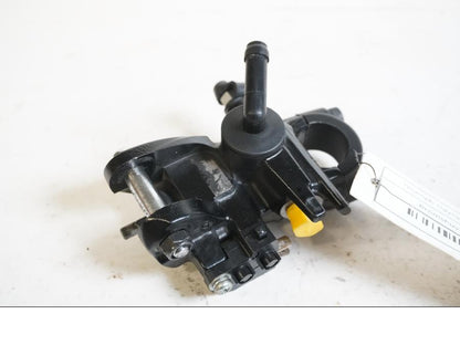 Framsidan på Bromshuvudcylinder från en Triumph Daytona 675 -2011 motorcykel.