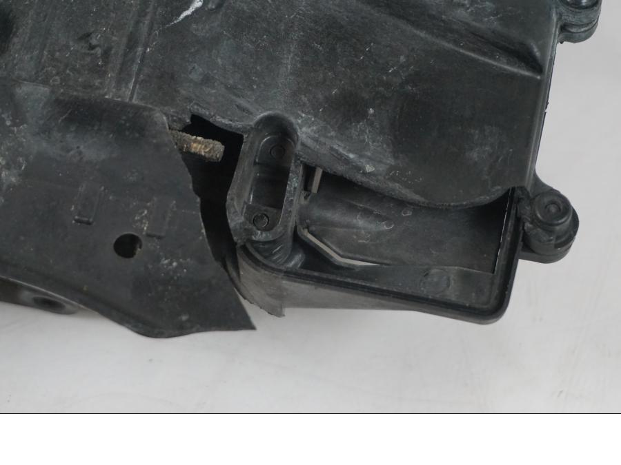 Höger sida på Luftburksnorkel från en Honda CBR 1000 -2005 motorcykel.