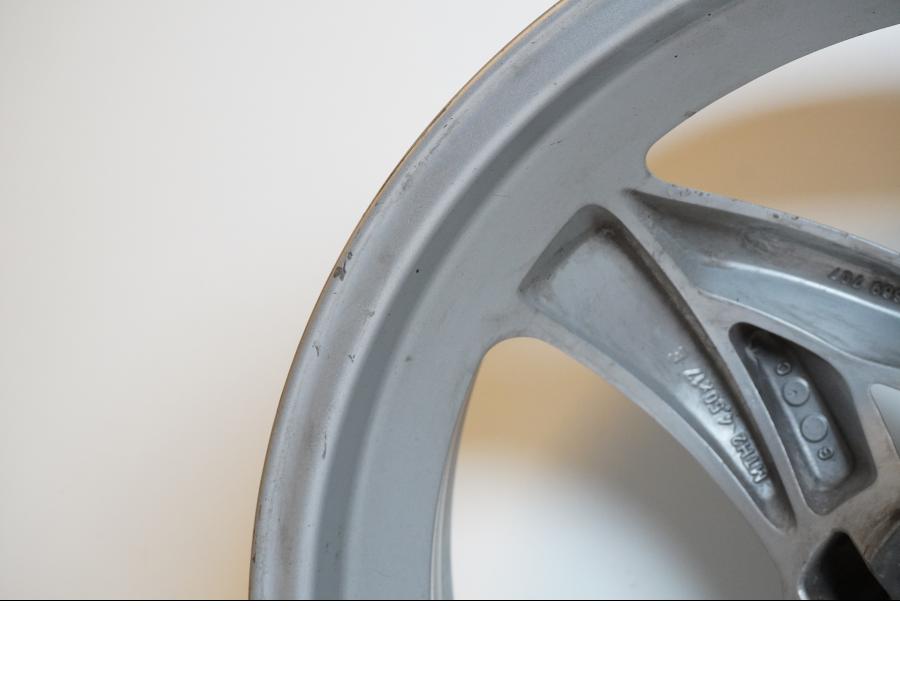 Extrabild5 på Fälg från en BMW F 650 CS -2002 motorcykel.