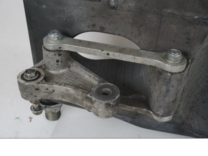 Snett nerifrån på Sving från en Yamaha YZF R6 -2009 motorcykel.