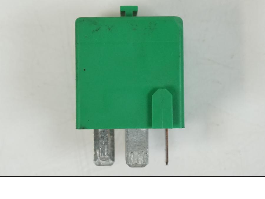 Höger sida på Relä från en BMW F 650 CS -2002 motorcykel.