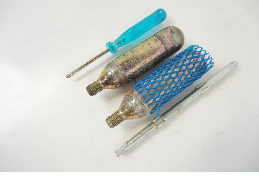 Vänster sida på Verktyg från en BMW F 650 CS -2002 motorcykel.