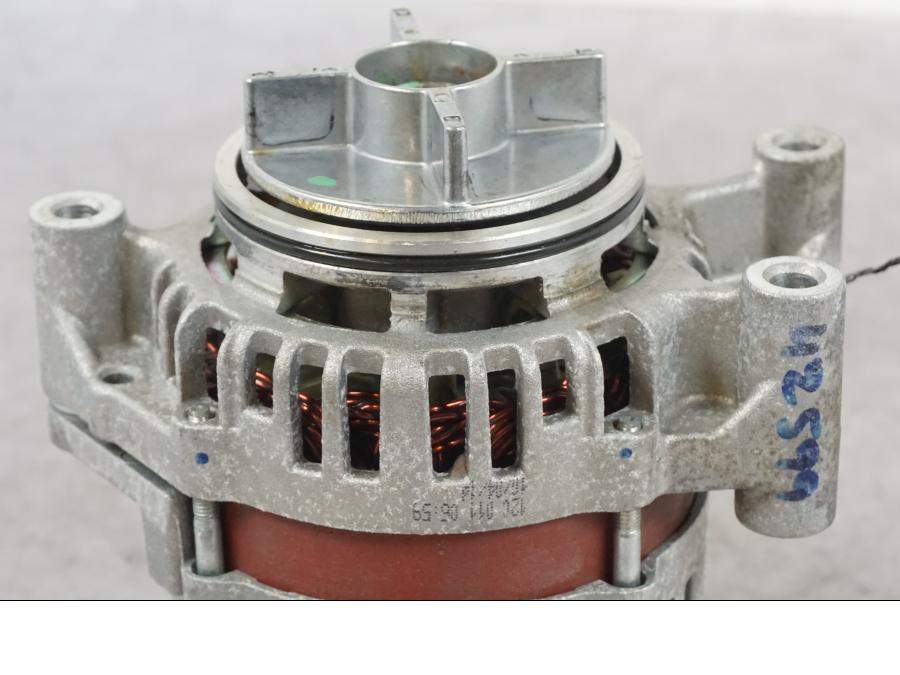 Baksidan på Generator från en BMW K 1600 GTL -2015 motorcykel.