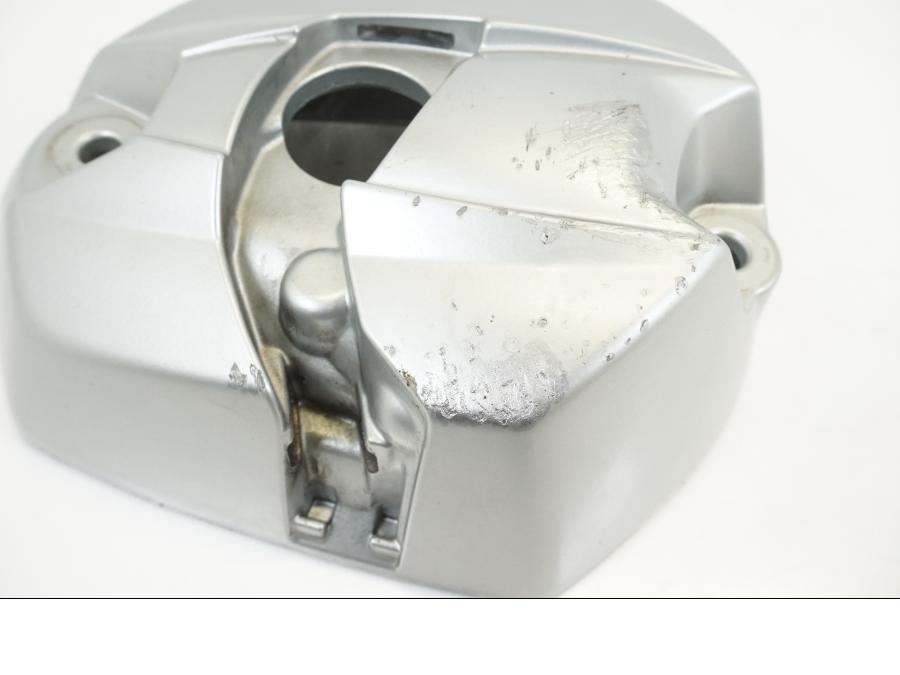 Snett nerifrån på Ventilkåpa från en BMW R 1200 GS -2010 motorcykel.