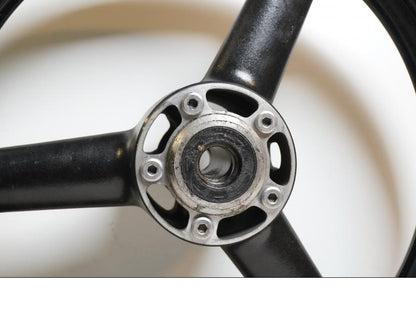 Extrabild3 på Fälg från en Suzuki GSX 1300 R -2003 motorcykel.