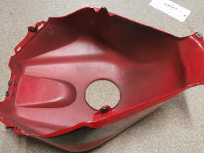 Snett nerifrån på Bensintankskåpa från en Honda CBR 600 RR -2003 motorcykel.