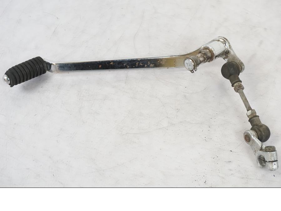 Framsidan på Växelpedal från en Suzuki VL 800 -2002 motorcykel.