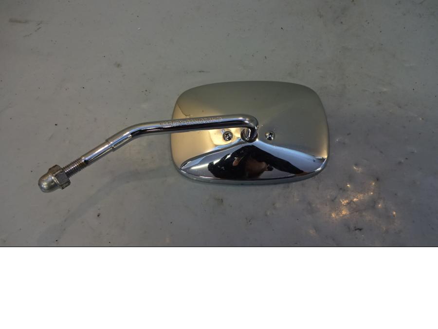 Baksidan på Backspegel från en H-D FXD Dyna Glide -2003 motorcykel.