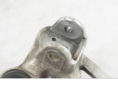 Baksidan på Fotpinnefäste från en Honda CBR 1000 F -1989 motorcykel.