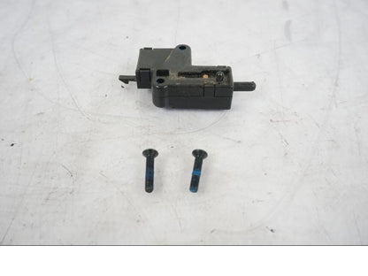 Vänster sida på Kopplingskontakt från en Kawasaki ER-6N -2012 motorcykel.