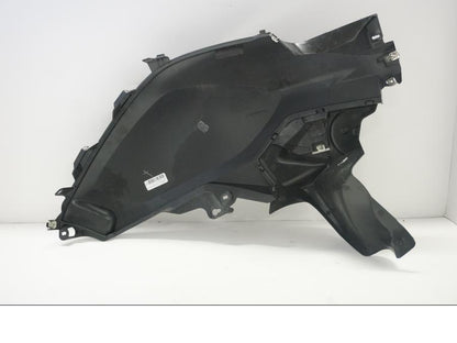 Baksidan på Bensintankskåpa från en BMW R 1250 GS -2019 motorcykel.