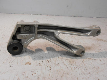 Baksidan på Fotpinnefäste från en Kawasaki ZX-9R -2002 motorcykel.