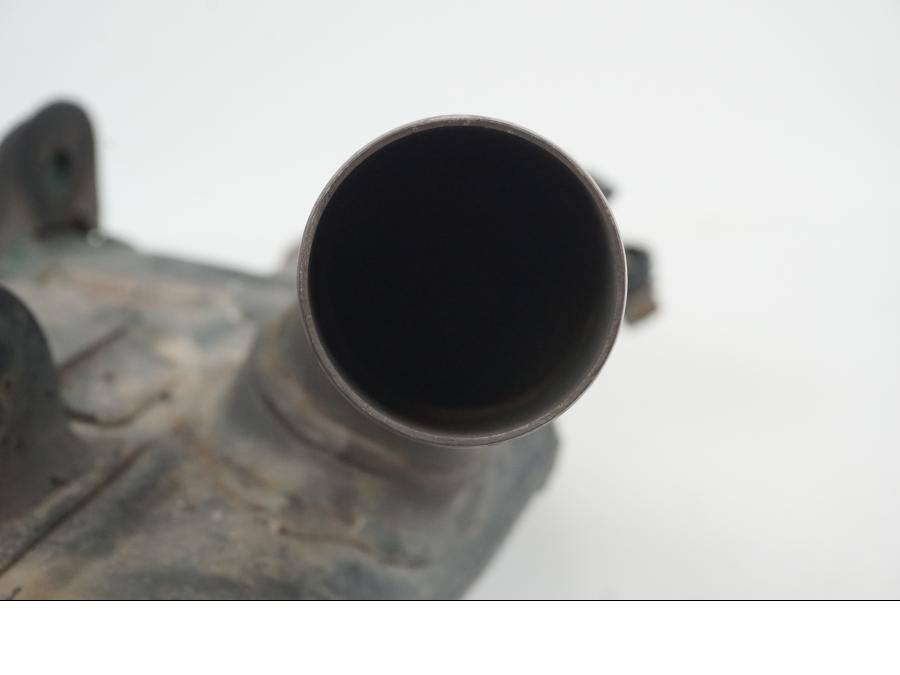 Snett nerifrån på Mellanburk från en Suzuki GSX-R 1000 -2007 motorcykel.