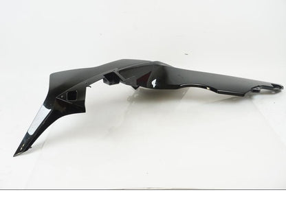 Baksidan på Sidkåpa från en Yamaha YZF R3 -2022 motorcykel.