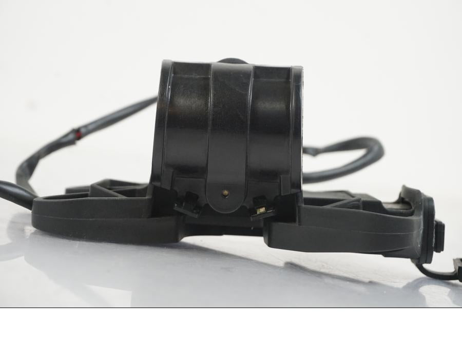 Extrabild2 på Instrumentpanelsfäste från en KTM 1290 Super Duke R -2022 motorcykel.