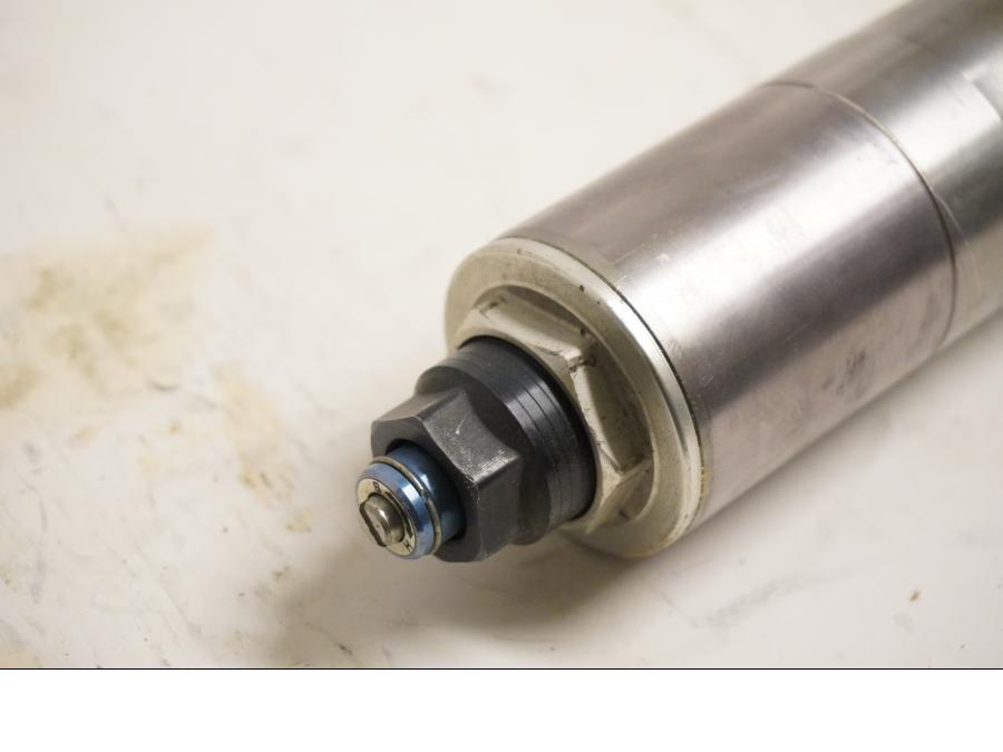 Snett uppifrån på Gaffelben från en Honda CBR 900 RR -2000 motorcykel.