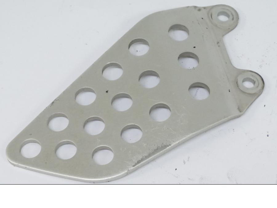 Baksidan på Fotpinnehälskydd från en Honda CBR 900 RR -2002 motorcykel.