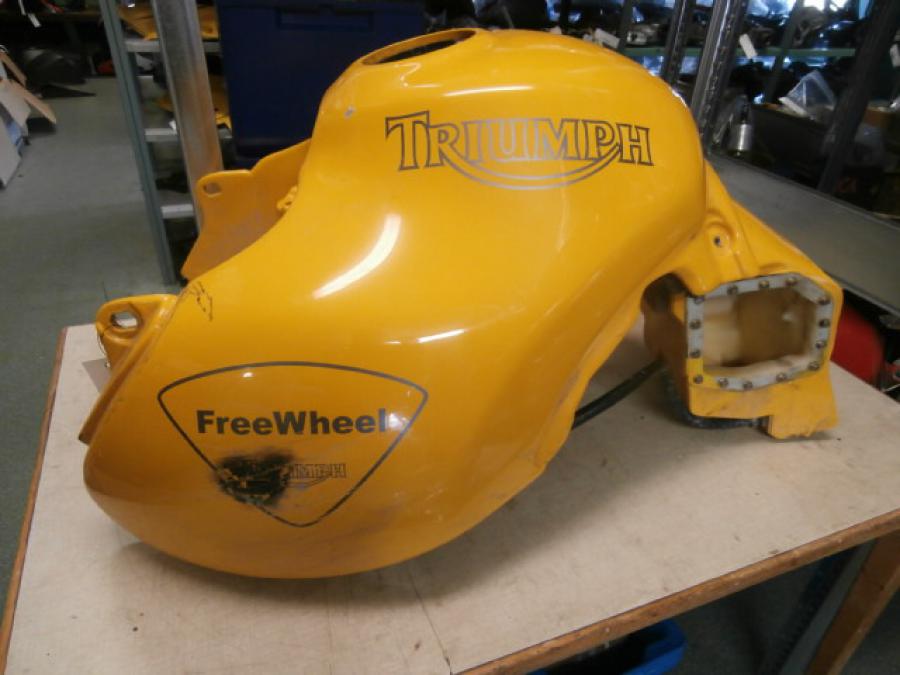 Framsidan på Bensintank från en Triumph Tiger -2002 motorcykel.