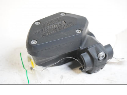 Baksidan på Bromshuvudcylinder från en BMW R 1200 RS -2015 motorcykel.