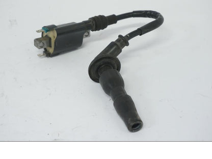 Vänster sida på Tändspole från en Honda CB 500 X -2015 motorcykel.