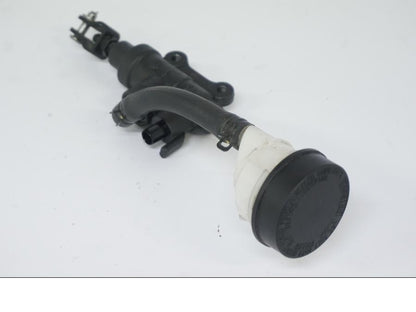 Snett uppifrån på Bromshuvudcylinder från en BMW R 1250 GS -2022 motorcykel.